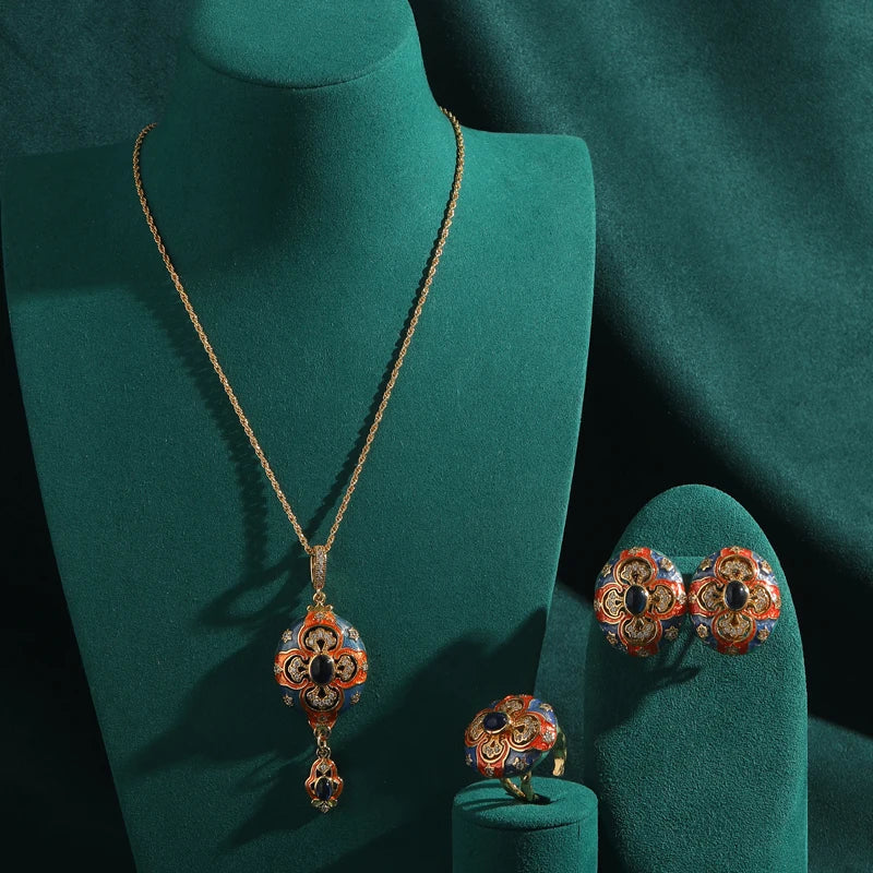 Femme Hollowed Out Carvings Ovale Émail Couleur or Petal Pendentif Collier Boucles d'oreilles Bague