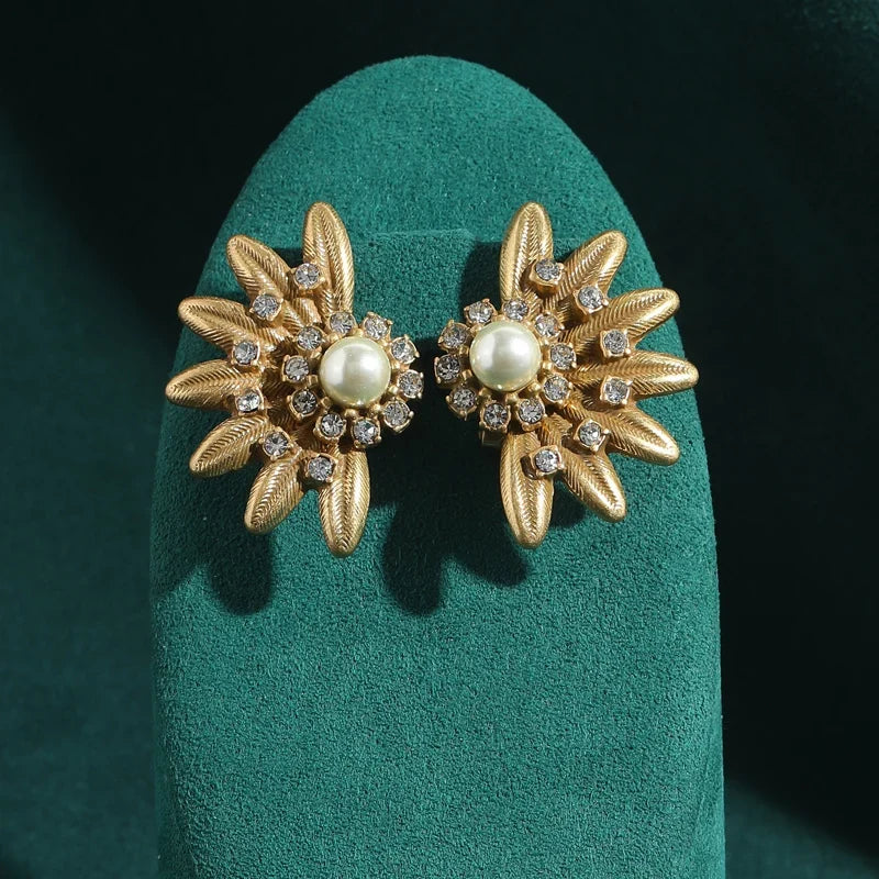 Femme Couleur or Perle Antique Vintage Half Daisy Fleur clous Boucles d'oreilles