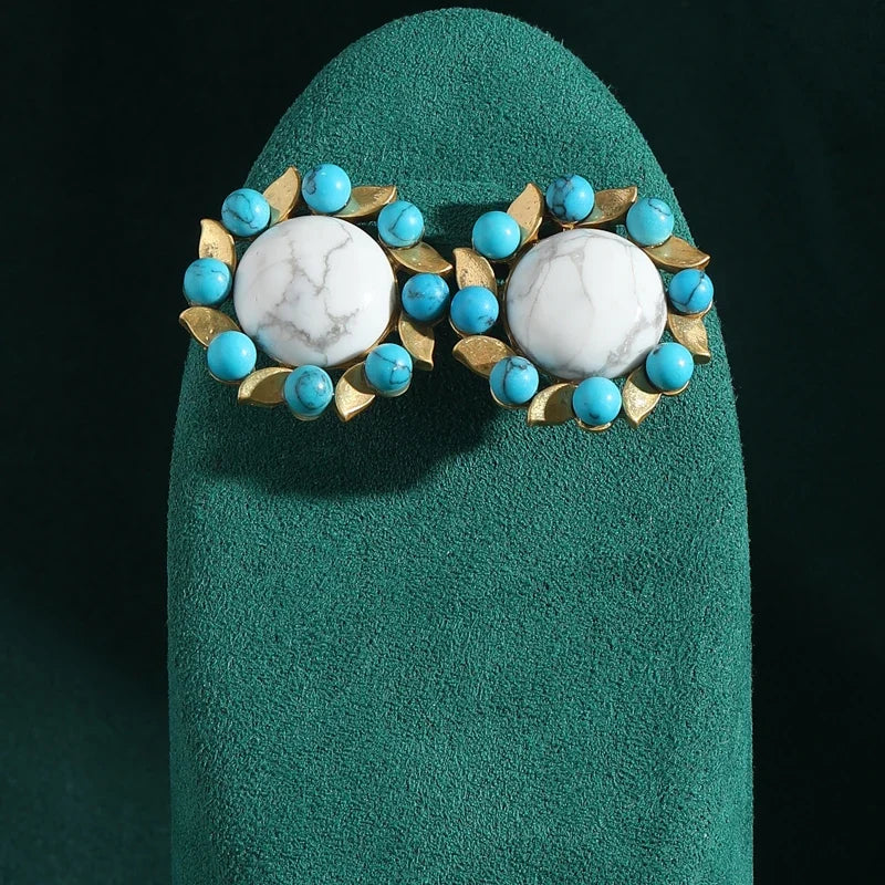 Vintage Blanc Pierre naturellele Fleur Shape clous Bleu Fleur Antique Boucles d'oreilles