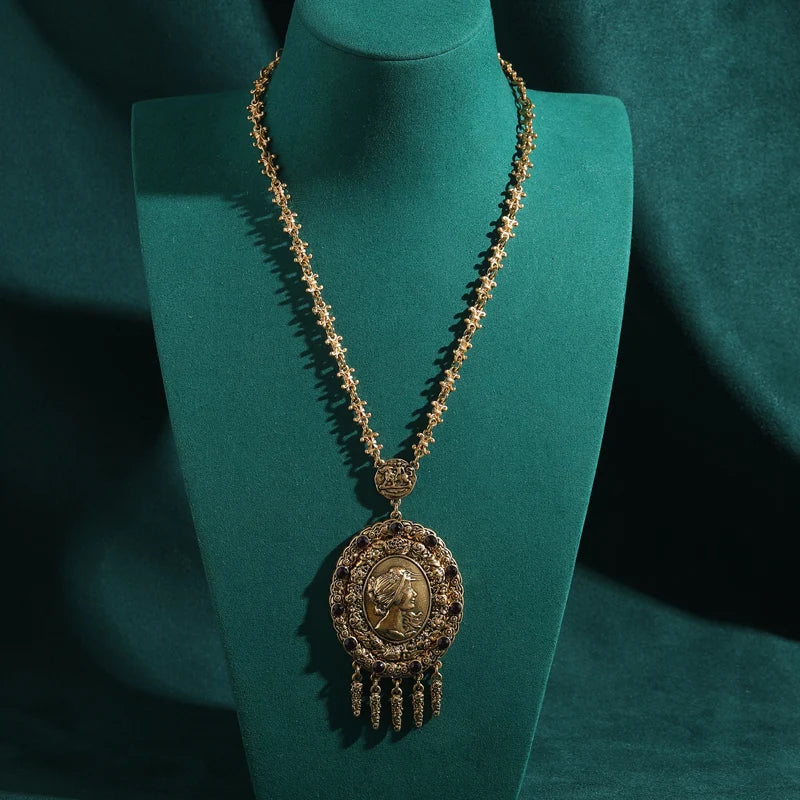 Vintage Elliptical Beauty Tête Victorian Stylish Tassels Couleur or Chaîne Antique Pendentif Collier
