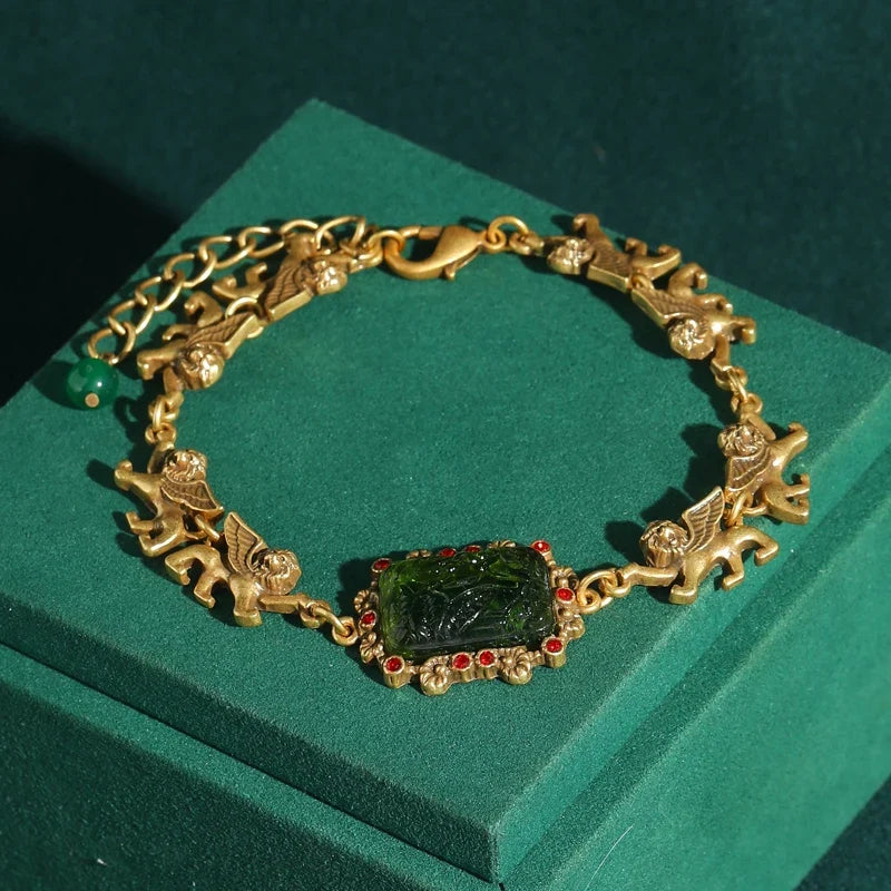 Femme Vintage Vert Verre Breloque Carré Relief Lion Véritable Plaqué or Conception Bracelet