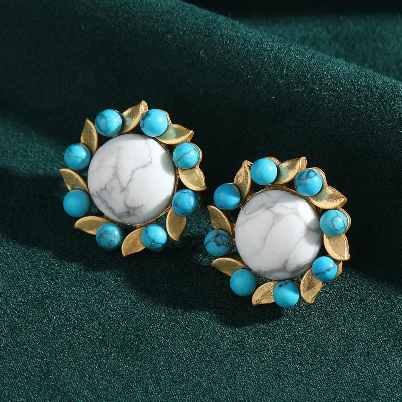 Vintage Blanc Pierre naturellele Fleur Shape clous Bleu Fleur Antique Boucles d'oreilles