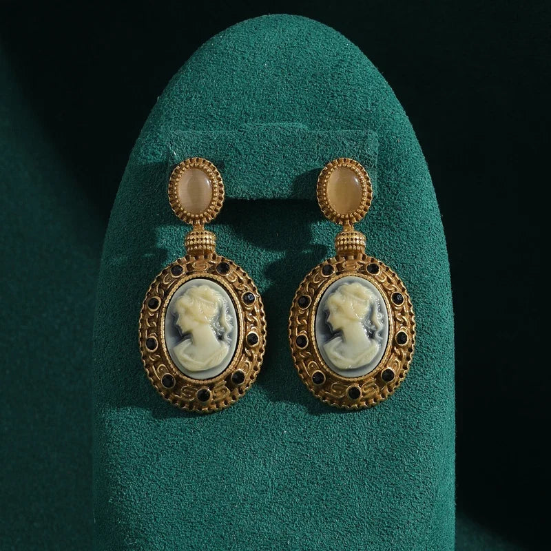 Antique Relief Portrait Beautiful Femme Ovale Pierre naturellele Couleur or Vintage pendantes Boucles d'oreilles